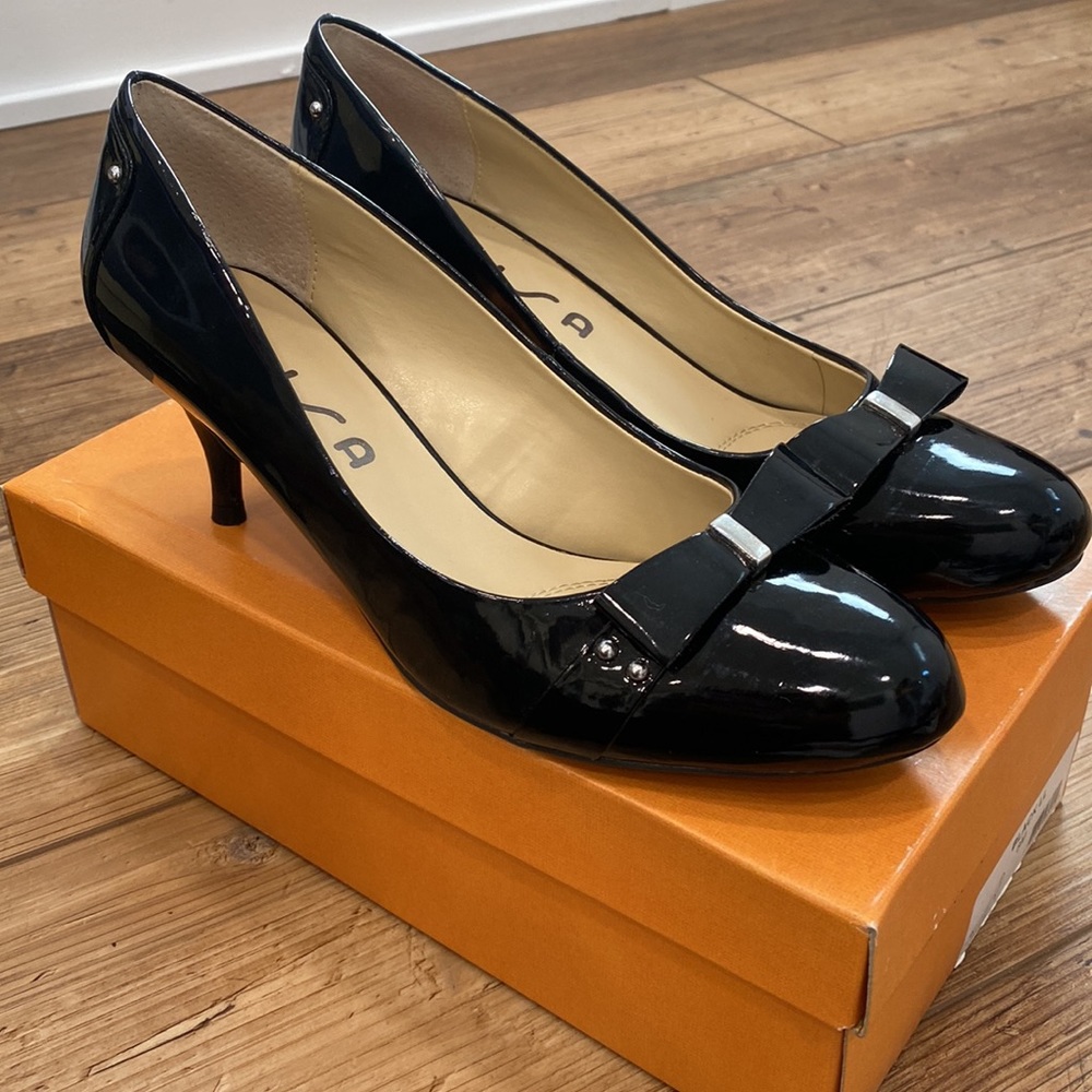 Unisa Patent Kitten Heel. ladies Size 8